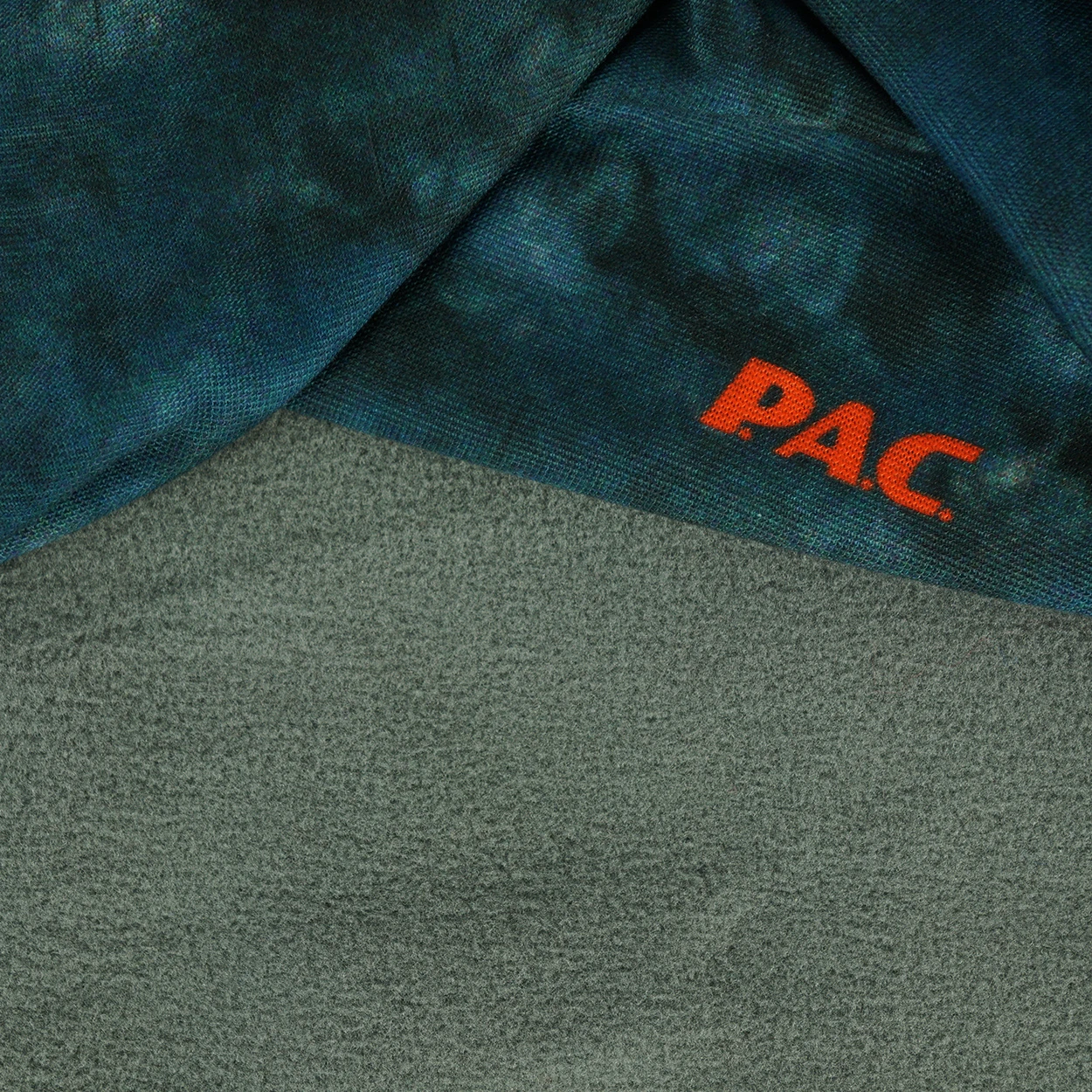 P.A.C. PAC Fleece Red Flowers 2 P.A.C. PAC Fleece Red Flowers – Bild 2