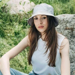 P.A.C. PAC Bucket Hat Ledras S/M - Beige AOP -Kopfbedeckungen Geschäft 0a49816f9c998f19aff7e34f2e8caee6026ceda8 PAC 3044 1002 01 009 4