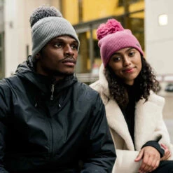 P.A.C. PAC Kenye Merino Pom Pom Beanie - Rose -Kopfbedeckungen Geschäft ea247d34526401650f3247cbdb520c04f7f670b2 3010 1011 00 002 2